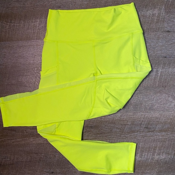 Fabletics Outfit - Picture 3 of 3